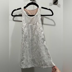 Lululemon mesh front top built in bra size 4